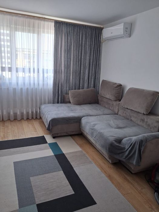 Închiriez studio militari