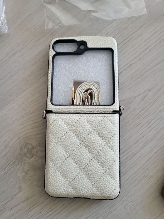 Чехлы на Samsung Galaxy Z Flip7Fe дешево