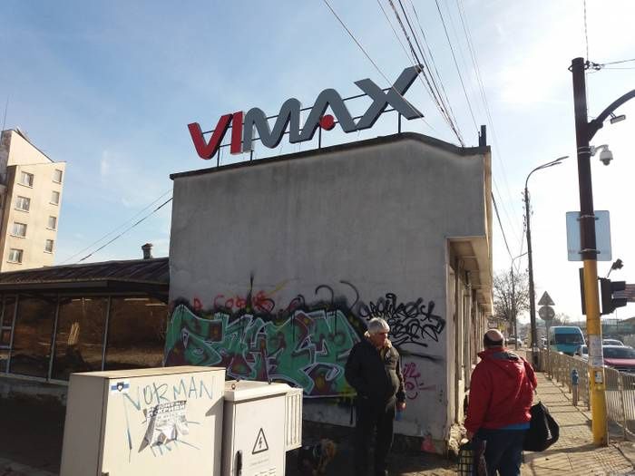 Светещи букви, табели. Рутерно рязане. Широкоформатен печат.