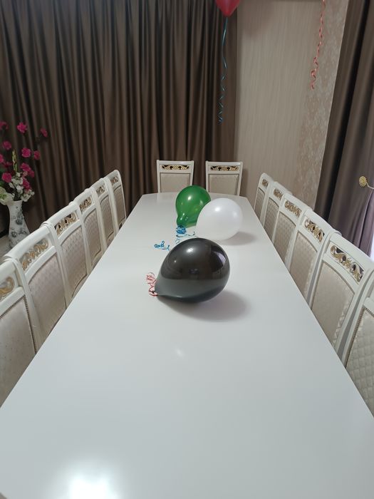 Стол со стульями