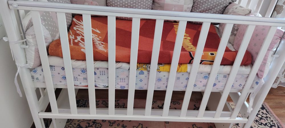 Манеж. Кровать детская.  Продам  срочно