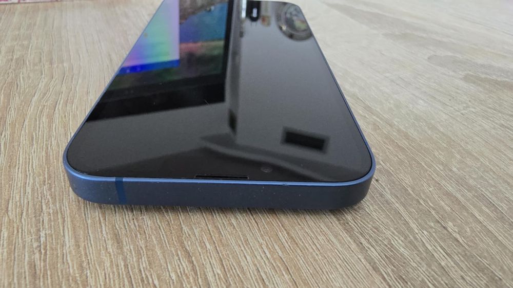 iPhone 13 - заключен/ iCloud/