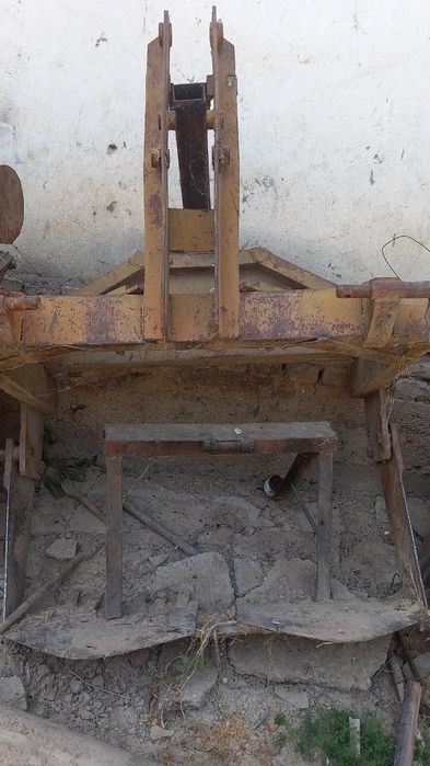 Трактор ва кушимча агрегатлар сотилади