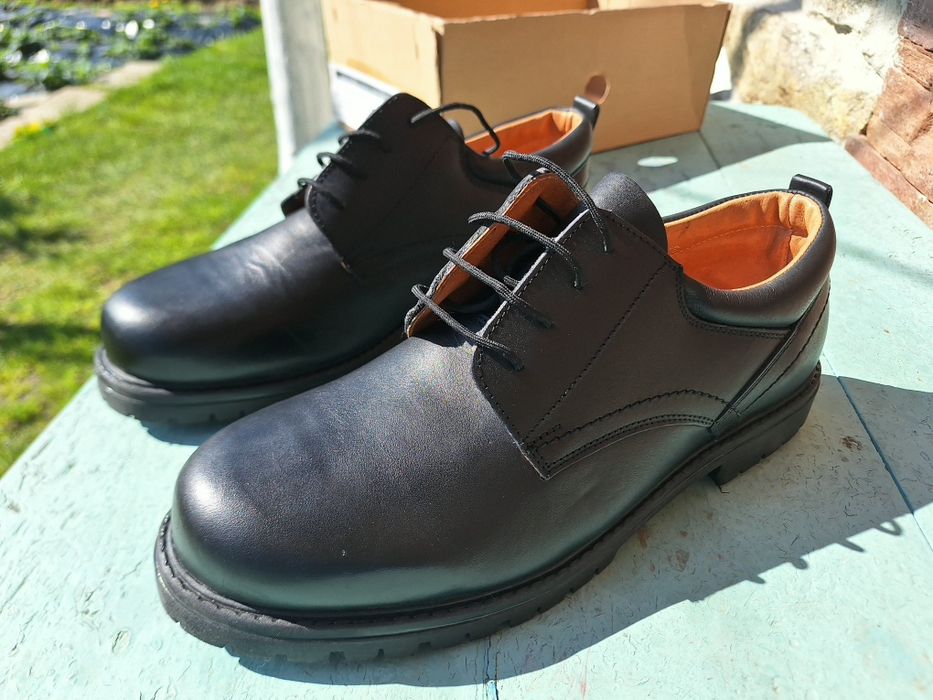 Чисто нови обувки от естествена кожа, номер 44