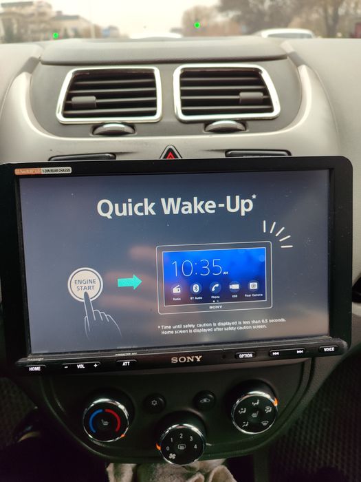 Magnitafon Sony XAV ax 8000