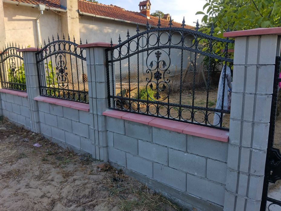 Ковано желязо огради парапети врати