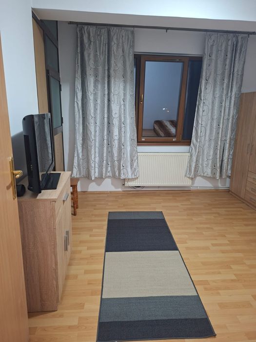 Inchiriez apartament