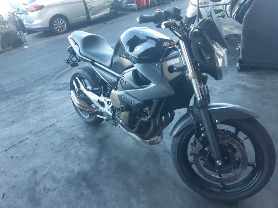 Мотоциклет Ямаха (Yamaha  XJ 6)-на части