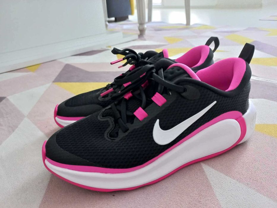 Дамски маратонки Nike, размер 38,5