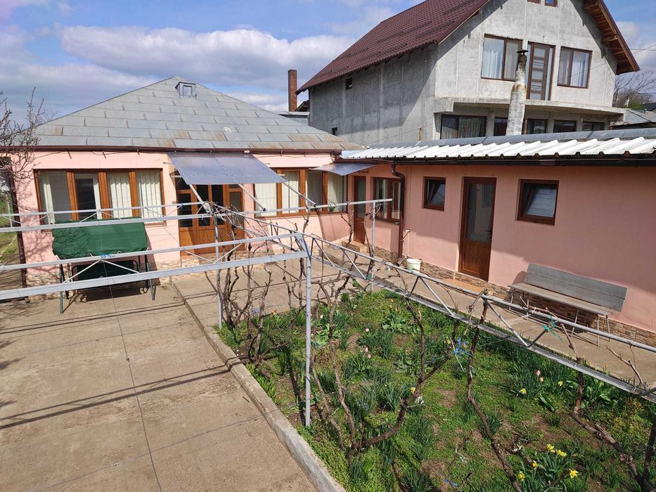 Casă renovată în Smârdan Galati – teren 1.500 mp, 3 dormitoare, Garaj, Anexe & fotovoltaice