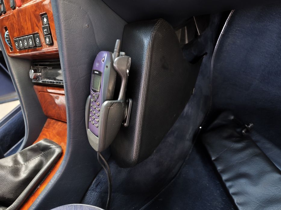 Конзола стойка за телефон Мерцедес w124 ,както и за 140,202 ,210