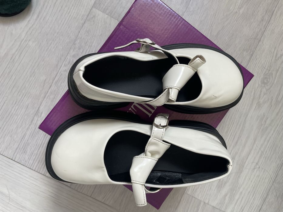 Продам туфли для девочек 12-14 лет дешево