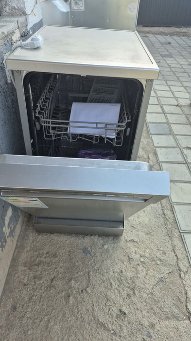 Продам посудомоечную машину
