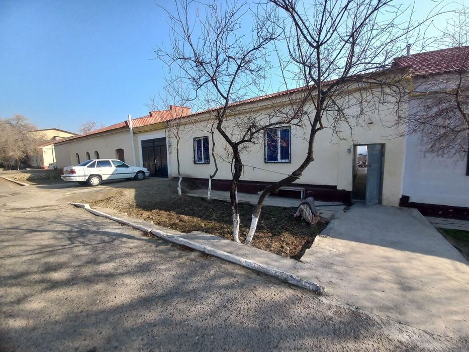 Срочно продается участок,4,5 сотох, имеется 2 больших подвала,