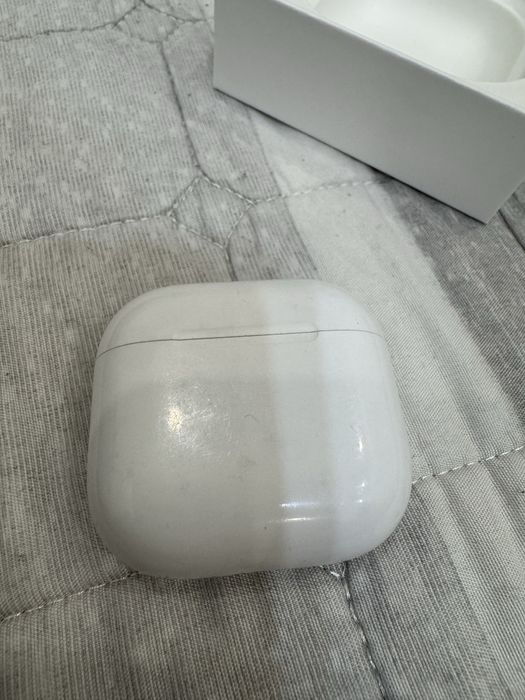 AirPods 4 новые Продам