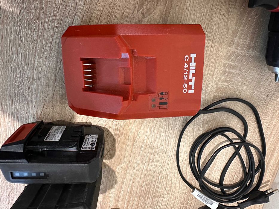 Hilti- батерии и зарядно  12V