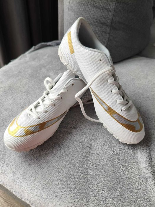 Ghete fotbal VTASQ pentru copii – alb, mărimea EU 38