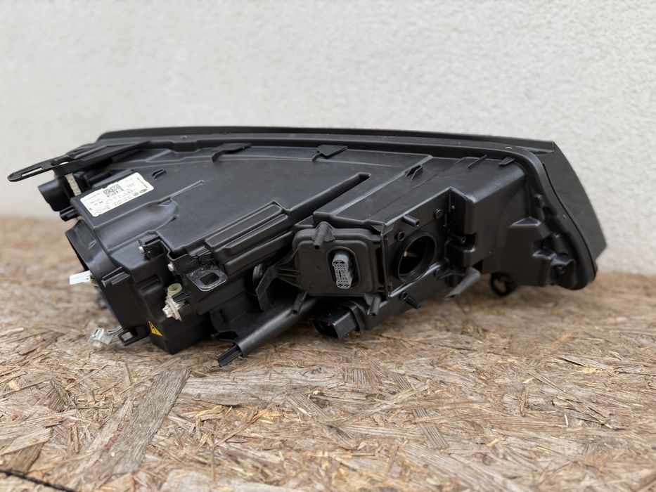 Far stanga VW Touareg 7P Facelift 2016-2017-2018 Xenon + LED Original