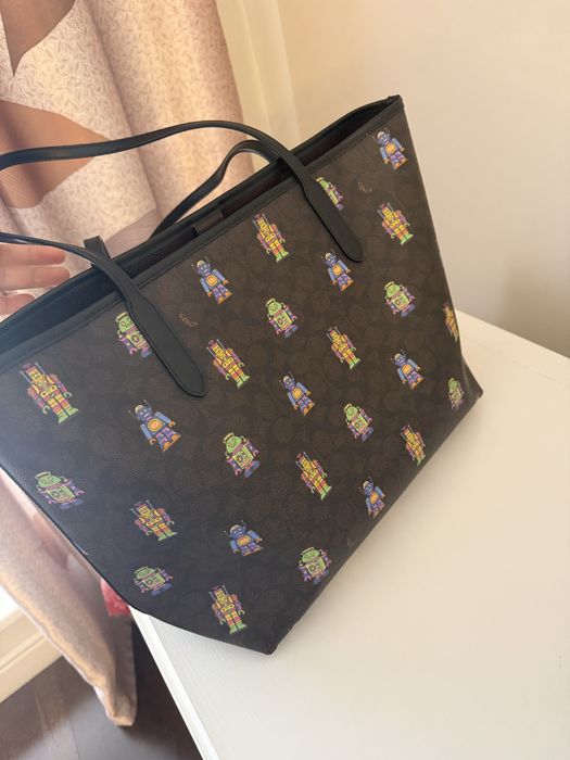 Сумка Coach Tote с оригинальным принтом роботов
