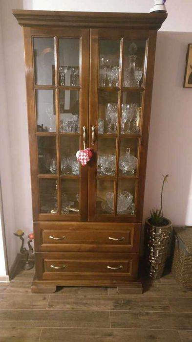 Кухни, витрини, библиотеки,секции,спални и детски от Масив по поръчка