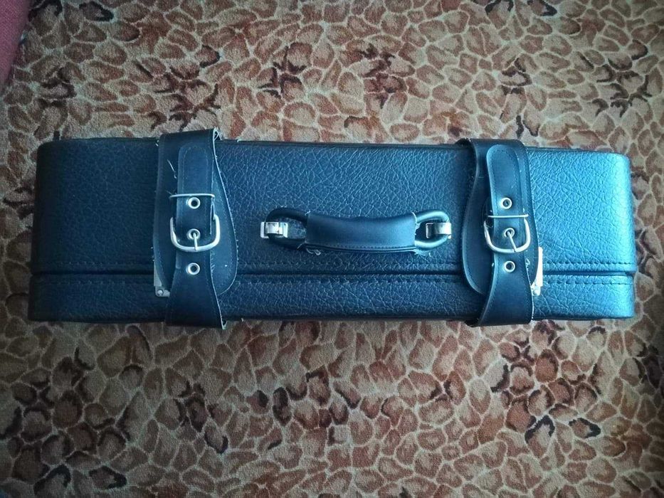 Продавам кожен куфар