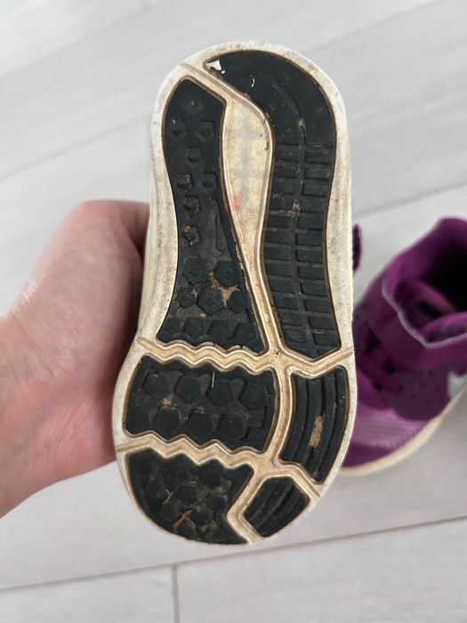 2 брой оригинални обувчици