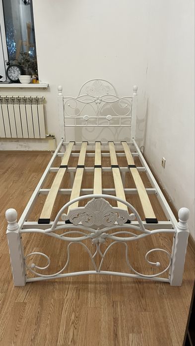 Две кованные кровати