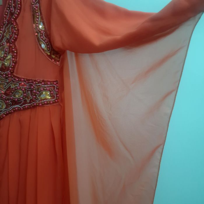 На прокат новые платье