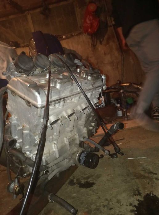 Vând motor de zx9 R
