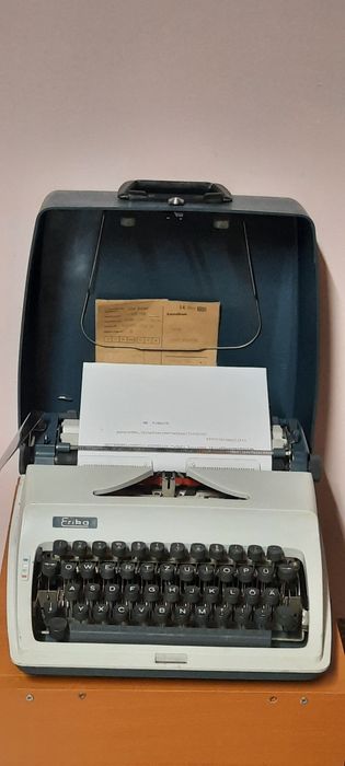 Mașină de scris Erika impecabilă