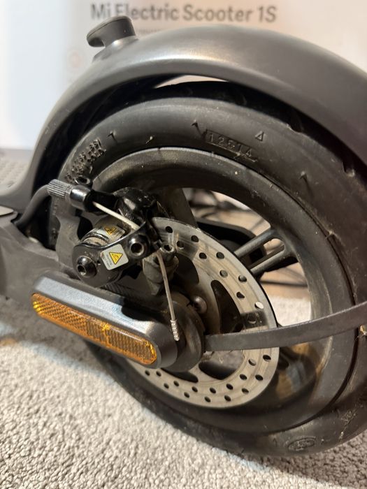 Xiaomi Mi Electric Scooter 1S – aproape nouă – cu accesorii + cutie