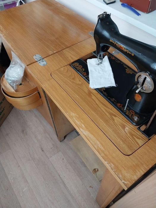 Продам швейную машинку.