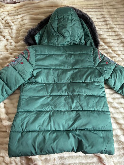 Geaca de iarna dama
Cu buzunare, blana de la gluga detasabila
Pe