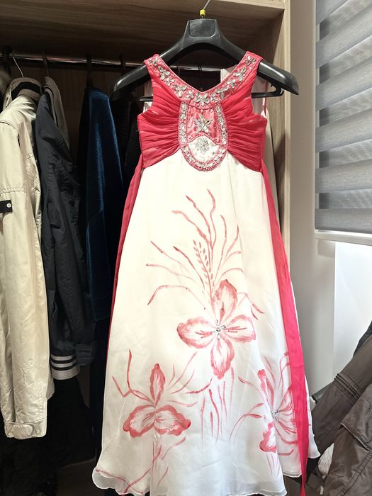 Одежда для девочек 10-12 лет отдам даром