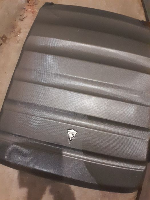 Голям  пътнически  куфар  aerolite с колелца