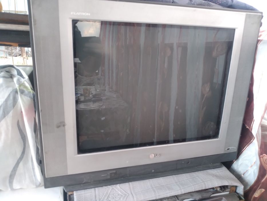 Стиральная машина и телевизор