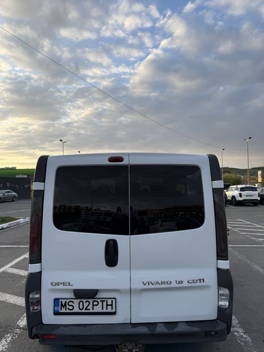 Vand Opel Vivaro cu 6 locuri
