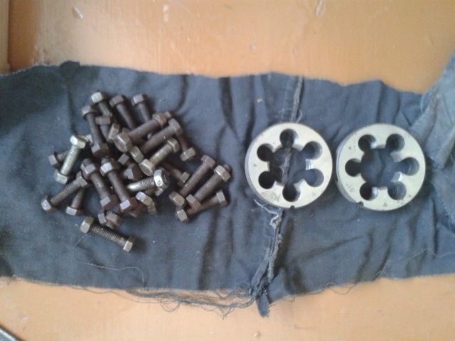 Продам болты