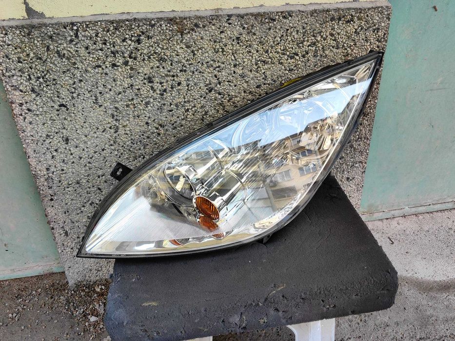 Оригинален фар  Mitsubishi Colt