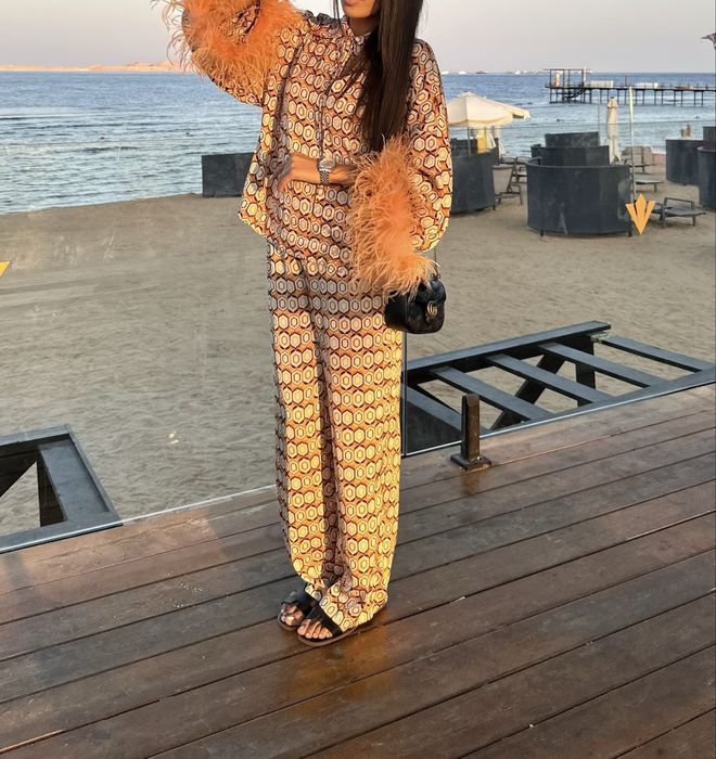 Двойка с перьями