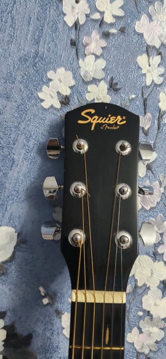 Продам гитару  Fender Sgueir