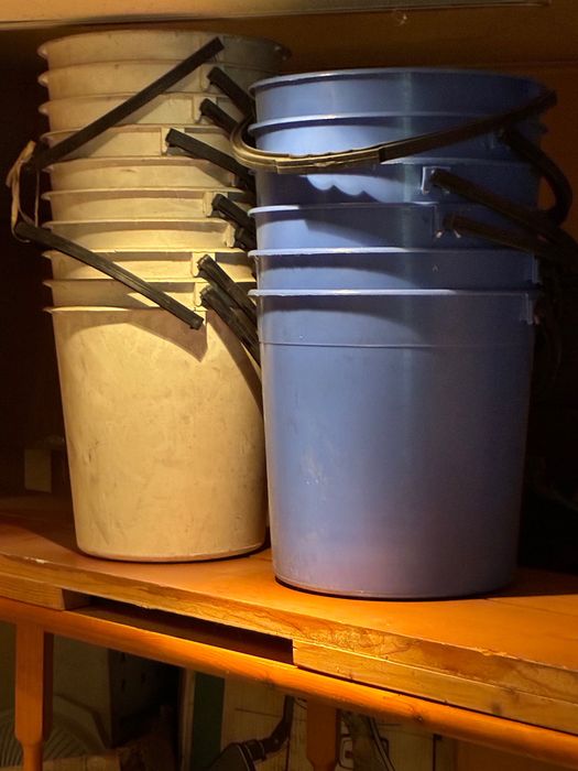 Пластмасови купи и кофи