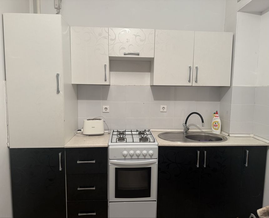 кухонный мебель состояние отличное