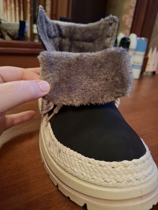 Продам ботинки новые