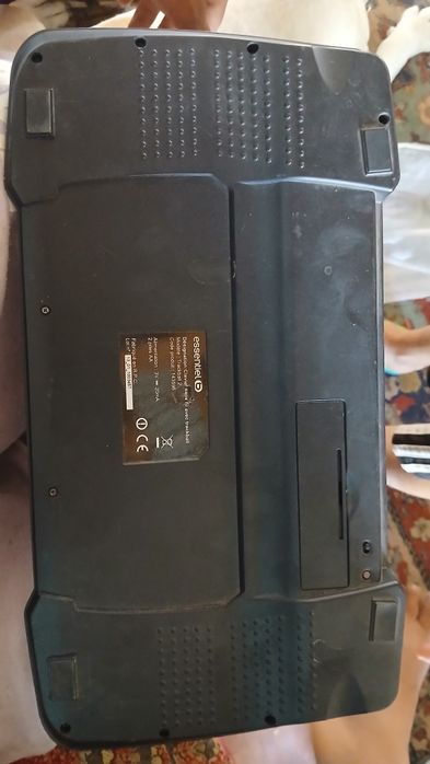 Vând 2 tastaturi
