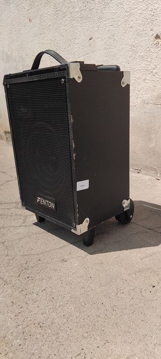 Преносима тонколона Fenton STO50 с вграден акумулатор. 
Захранване от