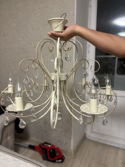 Продам люстры 2 шт