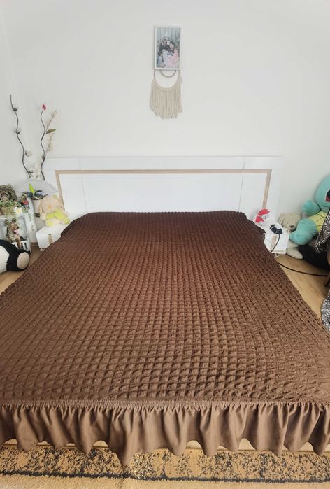 Бяла спалня, нощни шкафчета