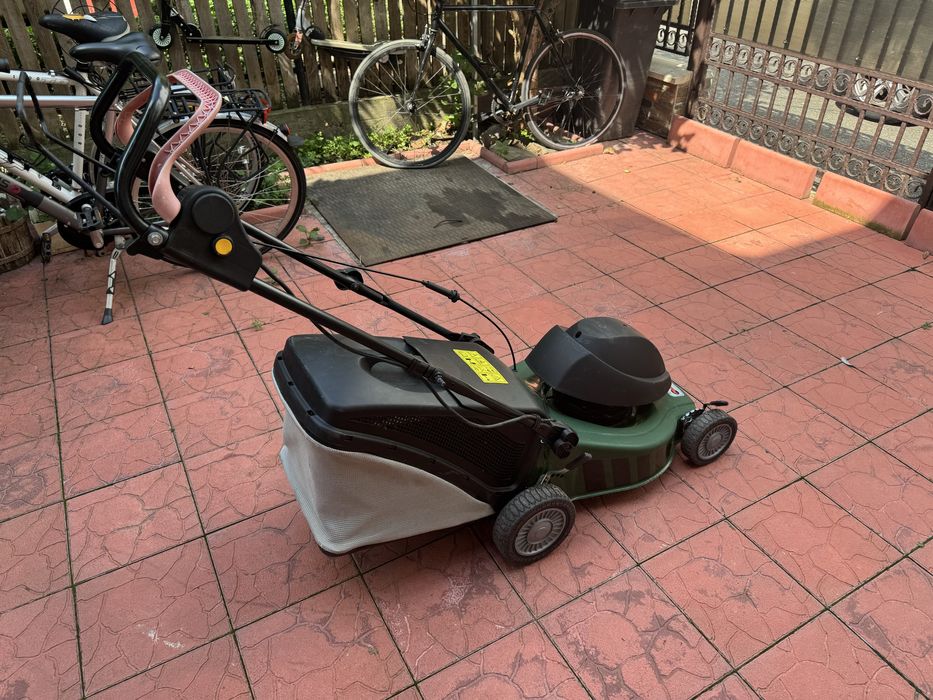 Masina tuns iarba electrica cu tractiune