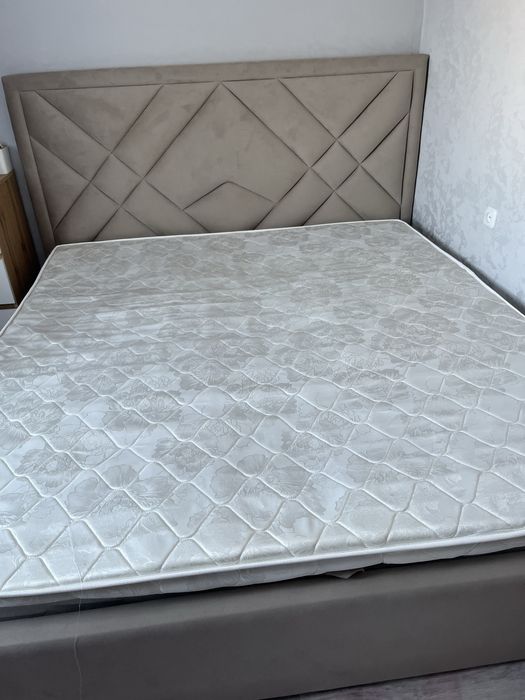 Продам двухспальную кровать